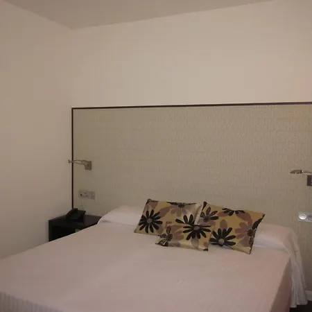 Embarcadero De Calahonda De Granada 2*