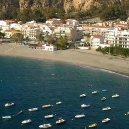 Embarcadero De Calahonda De Granada 2*